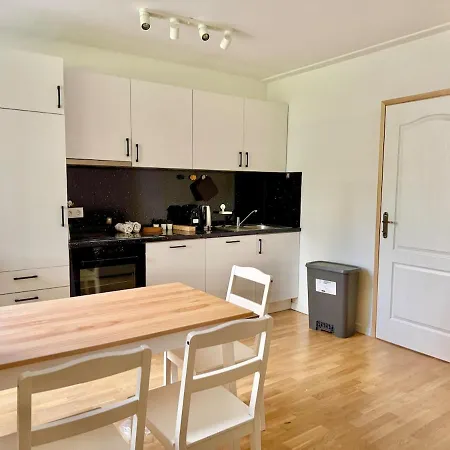 Apartamento Modern With Patio Wiener Neudorf